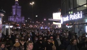Des milliers de personnes manifestent à Varsovie contre l'interdiction quasi totale de l'avortement en Pologne