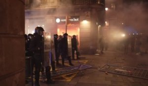 Covid-19: vives tensions à Barcelone lors d'un rassemblement contre les restrictions
