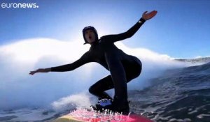 La surfeuse française Justine Dupont ride sur LA vague de sa vie
