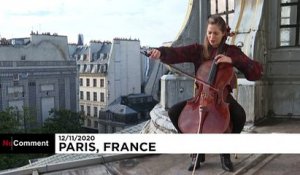 De la musique sur les toits de Paris : la violoncelliste Camille Thomas joue Ravel