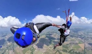 Un incroyable saut en parachute