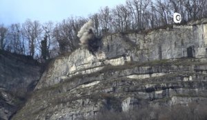 Reportage - Opération de minage sur une falaise de la Chartreuse à Crolles