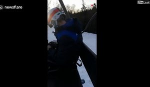 Ce skieur est poursuivi par un ours sur une piste en roumanie