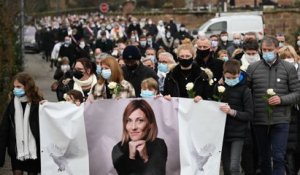 Des centaines de personnes pour une marche blanche en hommage à une DRH abattue