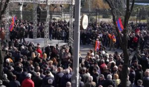 Arménie : le président refuse de limoger le chef de l'armée, la crise s'aggrave