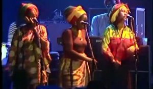 Bob Marley & The Wailers - No Woman, No Cry (Live)