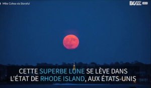 Hypnotisante superbe lune à Rhode Island