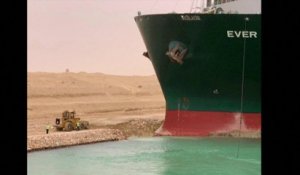 Un immense porte-conteneurs bloque le canal de Suez, le trafic interrompu
