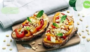 Bruschetta aux poivrons grillés, fromage de brebis et pignons de pin