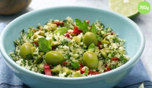 Salade de quinoa aux olives vertes comme un taboulé
