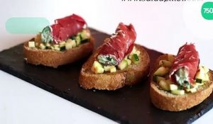 Crostinis au tartare de courgettes marinées, roulé de Bresaola aux arômes d'Italie