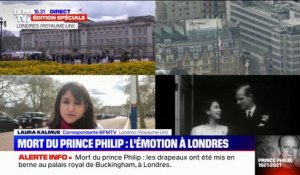 Royaume-Uni: les britanniques pleurent le Prince Philip devant Buckingham Palace