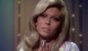 Nancy Sinatra - This Girl's In Love With You