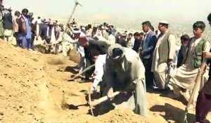 Afghanistan : le deuil après l'attaque meurtrière de samedi