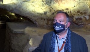 France : des torches pour visiter la réplique de la grotte de Lascaux
