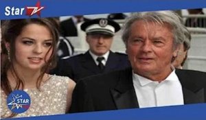 Anouchka Delon : la fille d’Alain Delon bouleversée lance un SOS sur la Toile