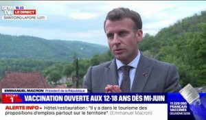 Emmanuel Macron assure que la fin du port du masque en extérieur "se fera de manière différenciée sur le territoire"