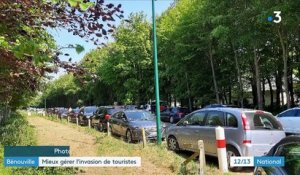 Normandie : la ville de Bénouville tente de faire face aux nombreux touristes
