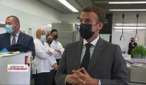 Emmanuel Macron giflé par un individu