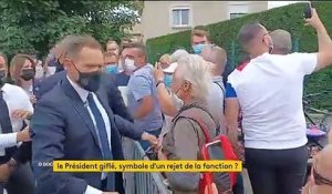 Emmanuel Macron giflé lors d'un bain de foule dans la Drôme