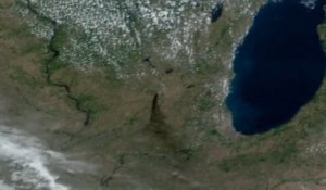Depuis l'espace, les images de l'incendie de l'usine Lubrizol dans l'Illinois, aux États-Unis