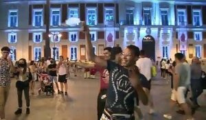 Un foyer géant de Covid-19 lié à des voyages d'étudiants aux Baléares enfle en Espagne - Des jeunes confinés dans leurs chambres d'hôtel, des parents en colère réclament leur libération