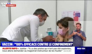 Olivier Véran vaccine une patiente dans un centre de vaccination