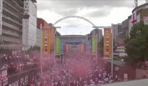 Finale - "Sweet Caroline" entonné par les fans Anglais autour de Wembley