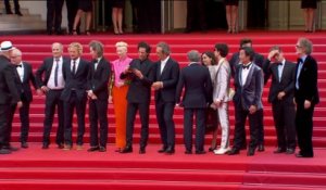 L'équipe de 'The French Dispatch' en haut des marches - Cannes 2021