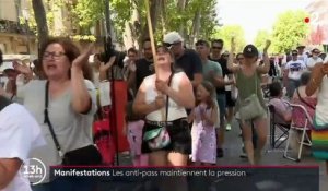 Pass sanitaire : les opposants défilent dans toute la France