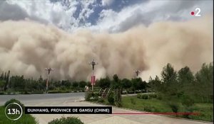 Chine : impressionnante tempête de sable dans le nord du pays