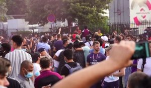 PSG - Les supporters réunis devant le Parc des Princes