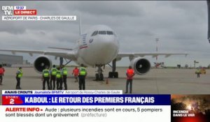 Les premiers Français évacués d'Afghanistan viennent d'atterrir à l'aéroport de Roissy-Charles-de-Gaulle