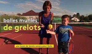 Dans le Doubs, un club de tennis réalise le rêve d'un jeune aveugle grâce à des balles sonores