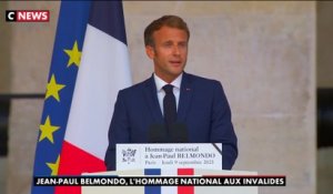 « Il n'embrassa pas seulement les époques et les genres, il épousa la France » : le discours poignant d'Emmanuel Macron en hommage à Jean-Paul Belmondo