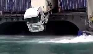 Quand un camion a le mal de mer en bateau