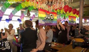 La Suisse approuve le mariage gay par un large "oui"