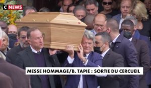 Le cercueil de Bernard Tapie sort de l'église de Saint-Germain-des-Prés