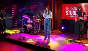 Clara Luciani - Les fleurs (Live) - Le Grand Studio RTL