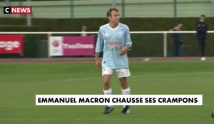 Emmanuel Macron chausse ses crampons