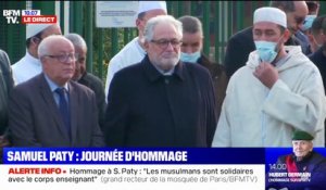Le grand recteur de la mosquée de Paris arrive à l'hommage pour Samuel Paty