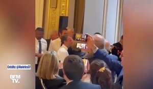 Après son match de foot de charité, le président Emmanuel Macron a fait la fête hier soir à l’Elysée au son de « I Will Survive » - Regardez
