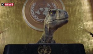 COP26 : «Ne choisissez pas l’extinction» exhorte un dinosaure depuis une tribune de l'ONU
