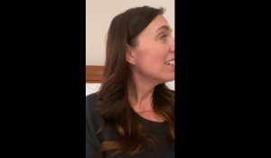 Jacinda Ardern interrompue par sa fille pendant une vidéo en direct