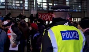A Calais comme à Londres : "arrêtons les morts" scandent les manifestants