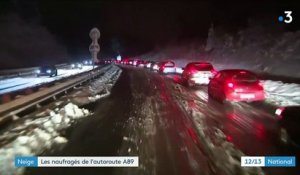 Puy-de-Dôme : des dizaines d'automobilistes bloqués par la neige sur l'autoroute A89