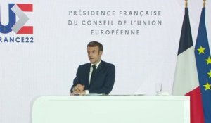 Présidentielle: Emmanuel Macron appelle "à ne rien céder au racisme"