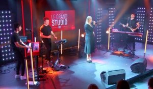 Louane interprète "On était beau" dans "Le Grand Studio RTL"
