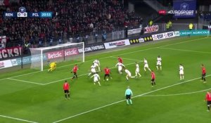 Omari profite d'un cafouillage pour ouvrir le score : le but de Rennes
