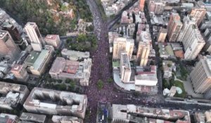 Chili: effusion de joie dans les rues de Santiago après la victoire du candidat de gauche Gabriel Boric